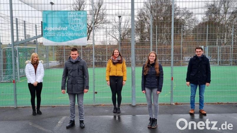 Der neu gewählte Vorstand des Tirschenreuther Jugendrats (v.l.): Verena Müller, Lukas Üblacker, Lena Mayerhöfer, Julia Burkhard und Jugendbeauftragter Sebastian Wiedemann. Bild: Stadt Tirschenreuth/exb