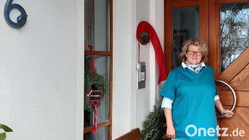 Tierärztin Yvonne Federl aus Vohenstrauß öffnet die Nummer sechs für ihre vierbeinigen Patienten. Bild: Lowak