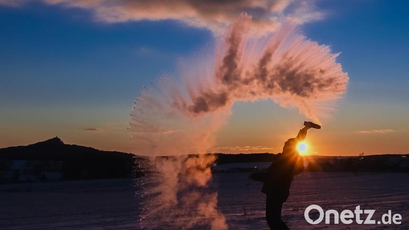 Eiskalte Luft, heißes Wasser und ein Gespür für den richtigen Moment benötigte der Kemnather Norbert Vetter für diese Aufnahme. Bild: Norbert Vetter/exb