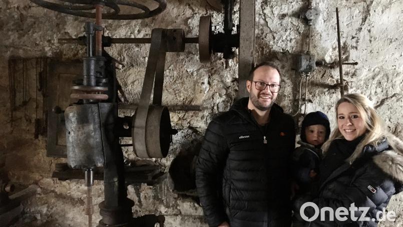 Hier wollen sie einmal wohnen: Ines Gleixner-Greif, Benjamin Greif und ihr kleiner Sohn (1). Der dreijährige Bruder war gerade im Kindergarten. Bild: upl