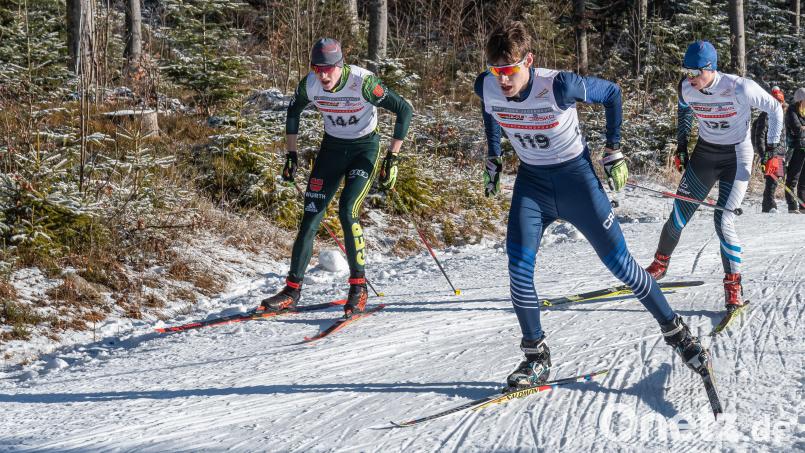 Drei Skilangläufer bei einem Deutschland-Pokal-Rennen im Januar 2020 am Arber. Es war einer der letzten regulären Wettkämpfe, bevor wegen Corona nahezu alles abgesagt werden musste. Archivbild: chl