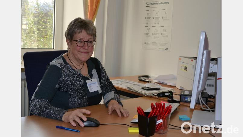 Die Ärztin Angela Karban steht mit weiteren Kollegen im Impfzentrum für Fragen rund um die Impfung zur Verfügung. Abseits der Aufklärungsgespräche ist jeden Samstag von 10 bis 11 Uhr eine ergebnisoffene Sprechstunde im ehemaligen Krankenhaus Waldsassen. Bild: as