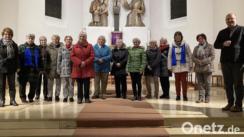 Ehrungen hielt der Frauenbund St. Konrad in der Kirche. Rechts. Dekan Johannes Lukas. Bild: Kreuzer