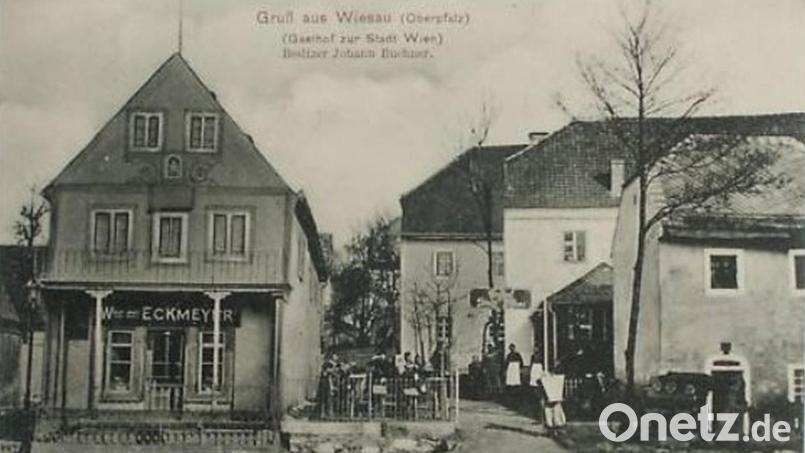 Eigentümer des Geschäftshauses (links) war um die Jahrhundertwende Werner Eckmeyer. Rechts im Bild die ehemalige Fleischbank. Archivbild: Archiv Werner Robl