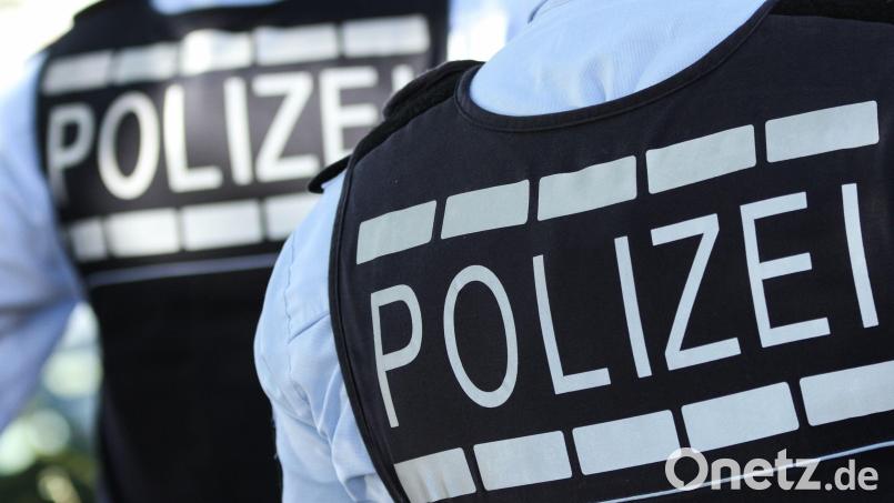 Die Polizei sucht die Täter, die in Pressath und Grafenwöhr ihr Unwesen trieben. Symbolbild: Silas Stein/dpa