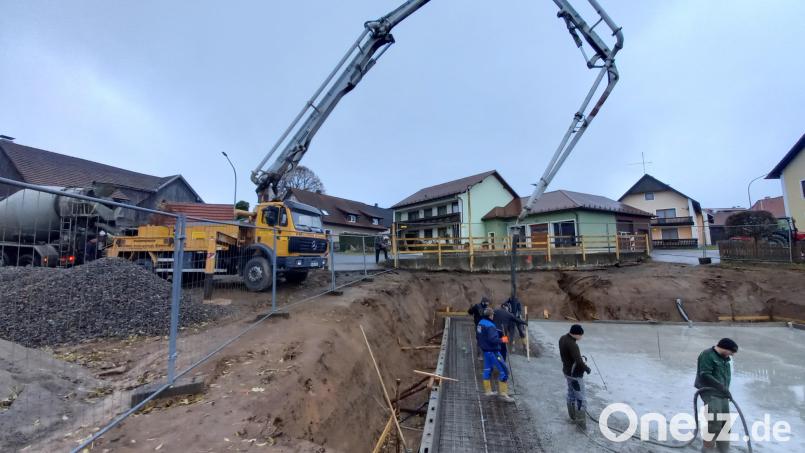 Auf der Baustelle der Feuerwehr Wildstein wurde mit Hochdruck gearbeitet. Nach der Winterpause geht es mit dem nächsten Abschnitt weiter. Bild: Feuerwehr Kühried/exb