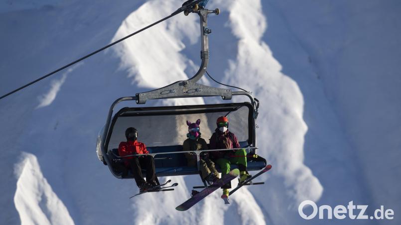 Im Skilift gelten nun neue Coronaregeln Symbolbild: Gian Ehrenzeller