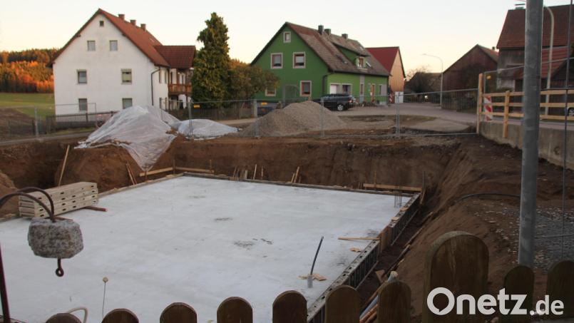 Bodenplatte und Abwasseranlage konnten vor dem Wintereinbruch fertiggestellt werden. Bild: frd