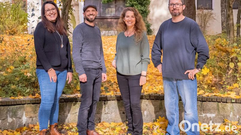 Das Team des T1 (von links): Sandra Schug (Verwaltung), Philipp Reich (Leiter T1, Medienpädagoge), Cirta Rosbach (Medienpädagogin) und Christian Kreil (Medienpädagoge). Bild: Jugendmedienzentrum T1/exb