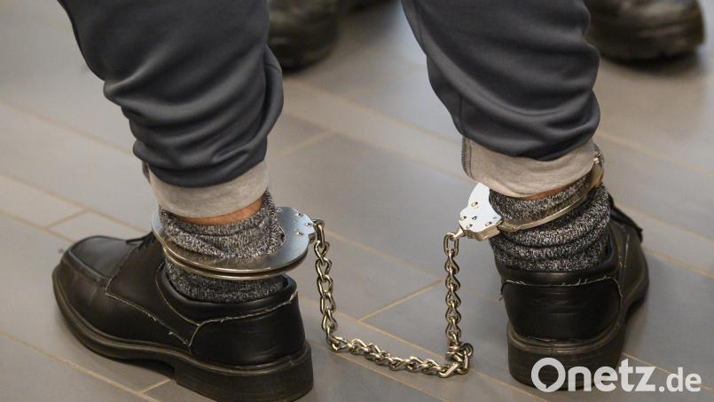 Dem Mann war es in Regensburg gelungen, seine Fesseln abzustreifen. Symbolbild: Robert Michael