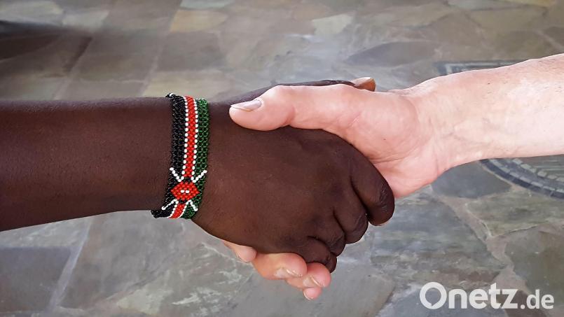 Hand in Hand mit den Helfern: Die oberpfälzer Initiative konnte schon viel bewegen. Bild: Kathrin Orlamünder/exb