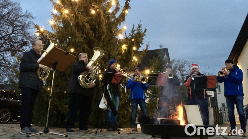 Die Hammerbachtaler Blousn gab am Sonntag in Freudenberg ein spontanes Standkonzert. Bild: gri