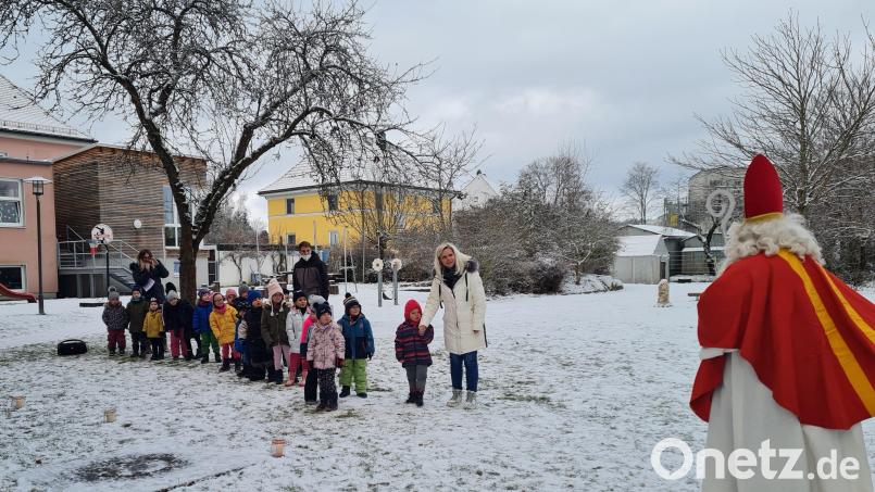 Der Nikolaus sorgte mit seinem Besuch im Kinderhaus &quot;Die kleinen Hankerler&quot; für eine besondere Überraschung. Bild: Kinderhaus &quot;Die kleinen Hankerler&quot;/exb