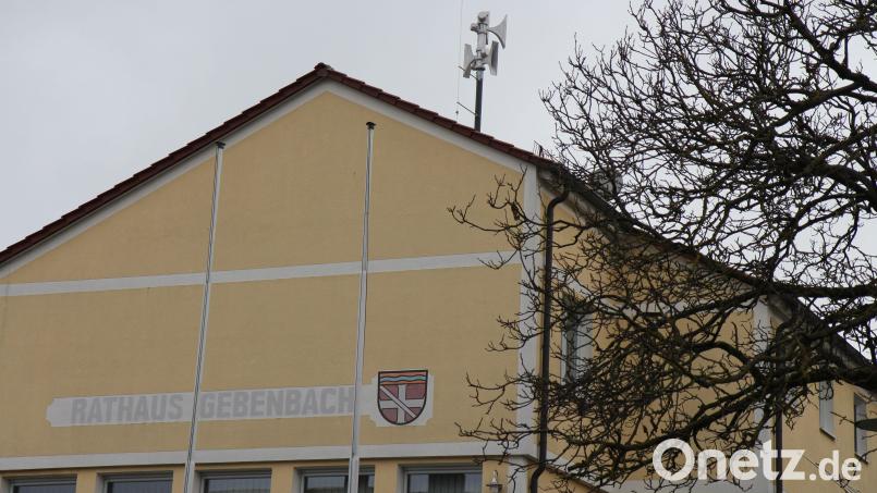 Die Sirene auf dem Dach des Gebenbacher Rathauses ist schon ein neueres Modell und muss nicht ausgewechselt werden - andere schon. Bild: wih