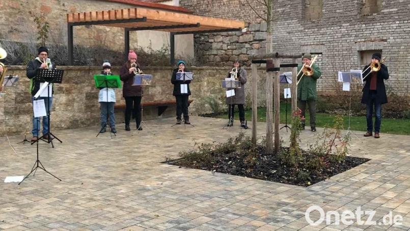 Der Posaunenchor Rosenberg-Poppenricht präsentierte sich beim Adventskonzert am Dorfplatz in Bestform. Bild: Kurt Lehnerer/exb