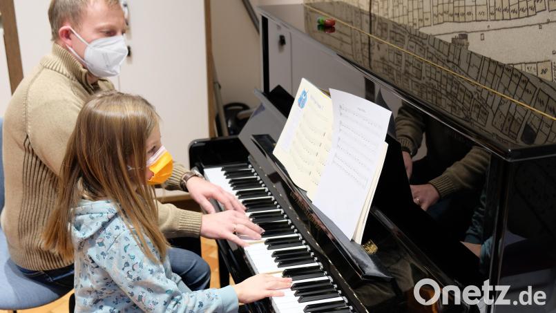 Endlich ein Zuhause. Musikschulleiter Joachim Steppert freut sich über die idealen Unterrichtsmöglichkeiten. Bild: do