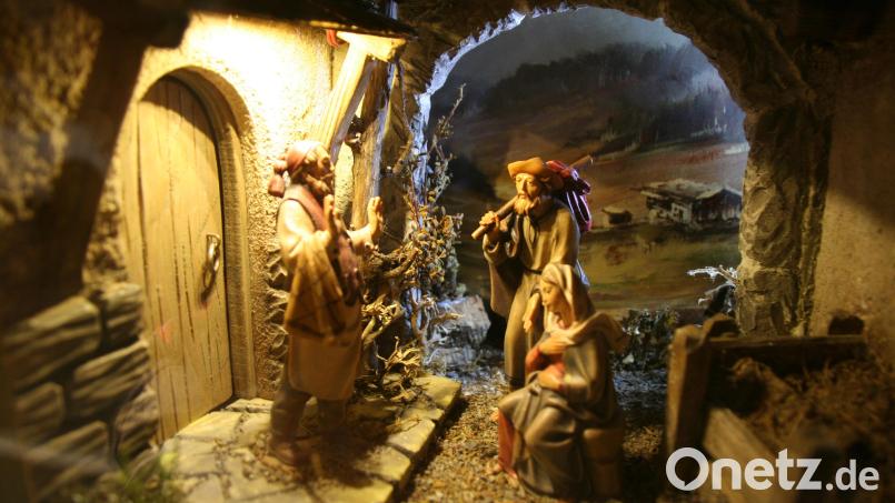 Glücklich können sich die Krippenfreunde schätzen, die das bezaubernde Kastenkripperl 24 Stunden in ihren Familien beherbergen dürfen, denn bei dessen Anblick geht einem das Herz auf. Bild: ads