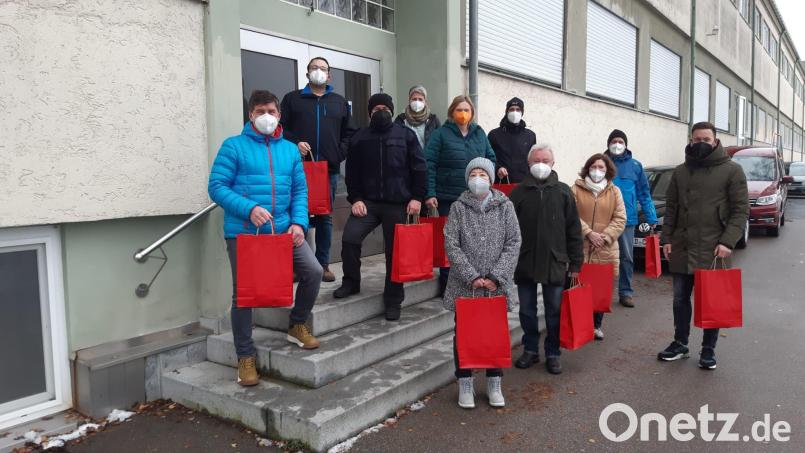 Die Tüten sind gepackt und können verteilt werden. Bild: Gerald Reiter/exb