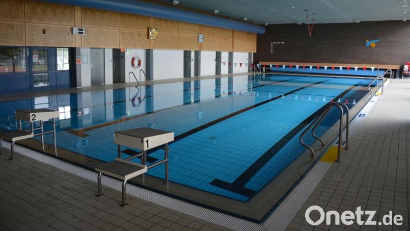 Die Hallenbäder - hier das Schwimmbecken in Waldsassen – leiden derzeit unter Besuchermangel. Archivbild: jr