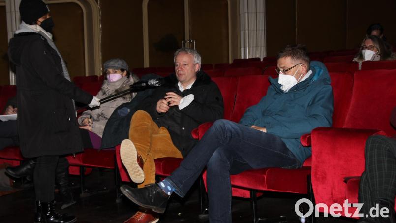 Ambergs Kulturreferent Fabian Kern (Mitte) bezeichnet das Pilotprojekt „KUK Mal“ als einmalige Gelegenheit, die außergewöhnlichen Räumlichkeiten in Spitalkirche, Ringtheater und Stadtlabor einer neuen Bestimmung zuzuführen. Bild: ads