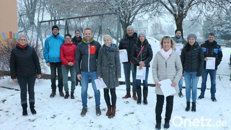 Die erwachsenen Träger des Deutschen Sportabzeichens im Jahr 2021 in der Gemeinde Edelsfeld. Bild: gru