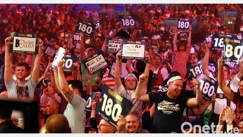 Man darf gespannt sein, ob die Oberpfälzer Darts-Fans in Weiden ähnlich stimmungsvoll, kreativ und losgelöst feiern werden wie alljährlich im &quot;Ally Pally&quot; zur WM in London. Archivbild: Sean Dempsey/dpa