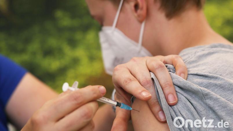 Ab 20. Dezember bietet das BRK in seinen Impfeinrichtungen in Sulzbach-Rosenberg und Amberg auch Corona-Impfungen für Kinder zwischen fünf und elf Jahren an. Symbolbild: David Young/dpa