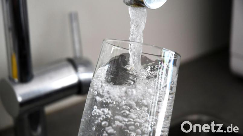 Der Wasserzweckverband &quot;Oberes Fichtelnaabtal&quot; sprach in seiner jüngsten Sitzung in Brand über die Erhöhung der Grundgebühr und Verbrauchsgebühr für Wasser. Symbolbild: Gabi Schönberger