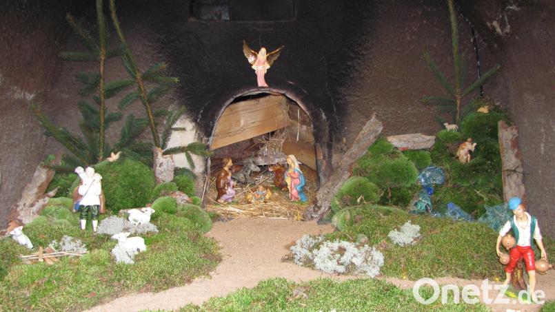 Im alten Backofen in der Etzenrichter Straße ist eine Weihnachtskrippenlandschaft zu besichtigen die von der Familie Pröls liebevoll aufgebaut wurde. Später kommen dann noch die Heiligen Drei Könige mit den Kamelen dazu. Bild: sei