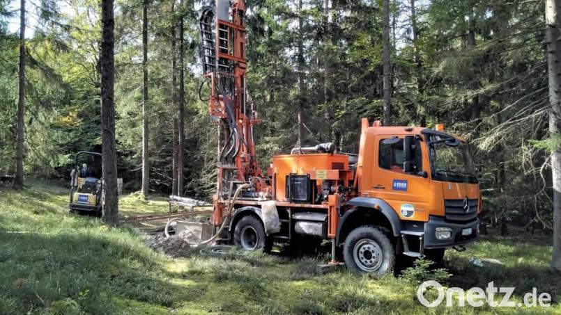 Schweres Gerät im Wald. Die Firma Godelmann hat Probebohrungen auf dem Friedrichsberg veranlasst. Bild: AZ