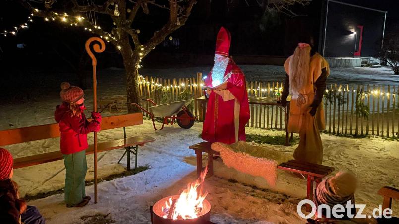 Die Nikolaus-Aktion der Kolpingsfamilie Kümmersbruck brachte etwas Wärme in die Herzen der Teilnehmer. Bild: Martin Meier