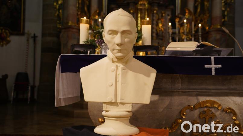 Die Kolpingsfamilie Kemnath gedachte dem Gesellenvater Adolph Kolping in der Kemnather Stadtpfarrkirche. Bild: kaz
