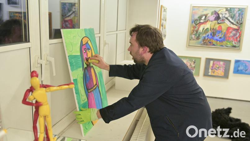 Die Premiere von „Nipple Jesus“ (inszeniert von Marcus Hinterberger) mit Artur Hieb findet nicht-öffentlich statt. Bild: Landestheater Oberpfalz/Jochen Schwab