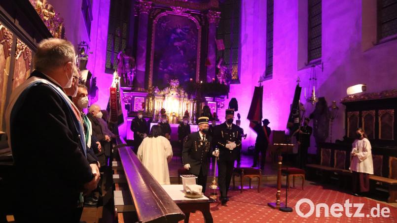 Bergknappen und Trachtler feiern eine stimmungsvolle Messe zu Ehren der Heiligen Barbara. Bild: mfh