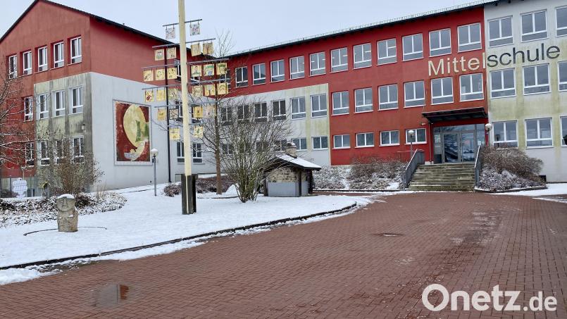 Die Mittelschule ist digital beispielhaft gut ausgestattet, die jährliche Pflege der Geräte und Programme kostet aber viel Geld. Bild: Eichl
