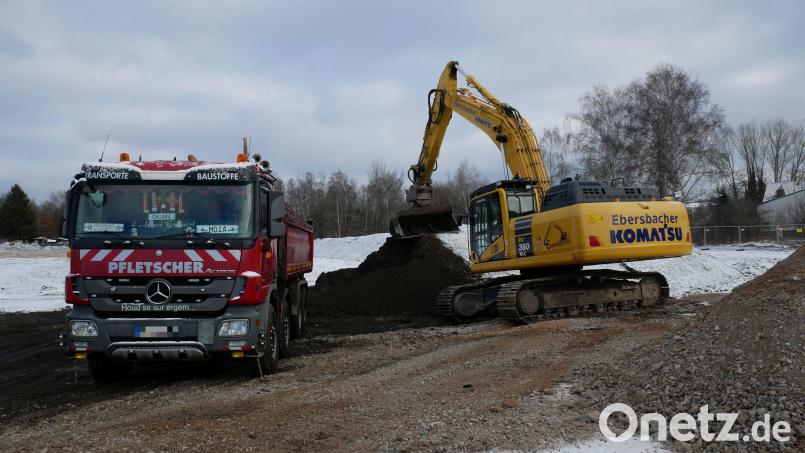 An der Baumeister-Emil-Engel-Straße gehen die Arbeiten auch nach dem Wintereinbruch weiter. Bild: hmr