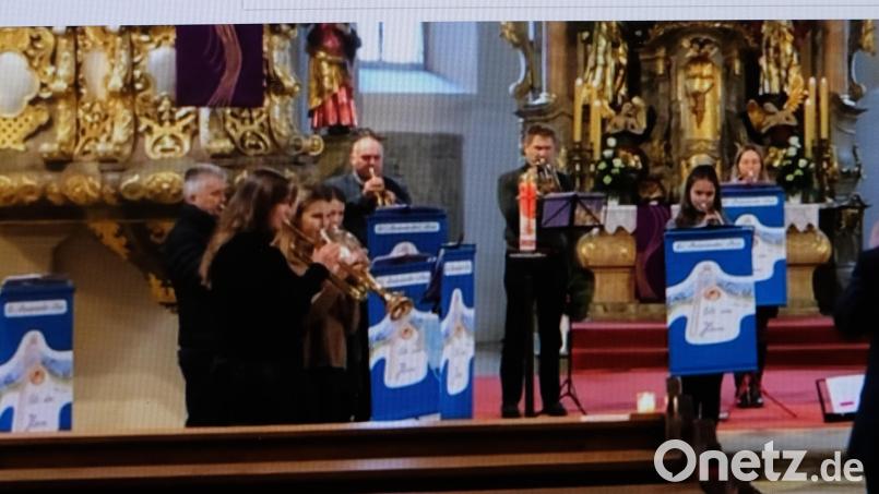 Eine Viertelstunde Adventsmusik spielte der Posaunenchor Floss für den Youtube-Kanal des evangelischen Dekanats Weiden ein. Bild: le