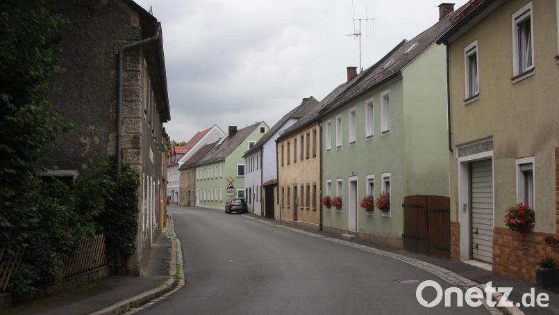 Thema in der November-Sitzung des Marktrates Falkenberg war der neue Leitfaden für Bau- und Sanierungswillige: die vom Architekturbüro SHL erstellte Gestaltungsfibel. Archivbild: wro