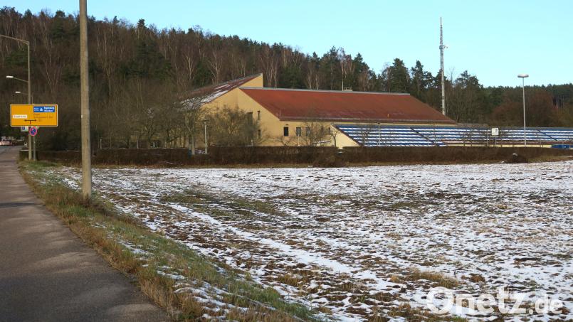 Hier an der Hoher-Bogen-Straße in Schwandorf soll das Bruder-Gerhard-Hospiz entstehen. Baubeginn ist im Frühjahr 2022. Bild: Hirsch