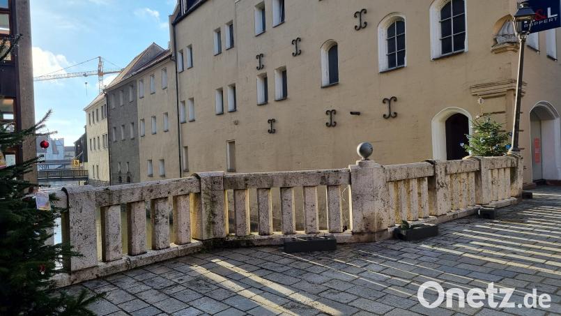 Hier auf der Krambrücke sind insgesamt sieben Weihnachtsbäume verschwunden. Bild: Armin Haak