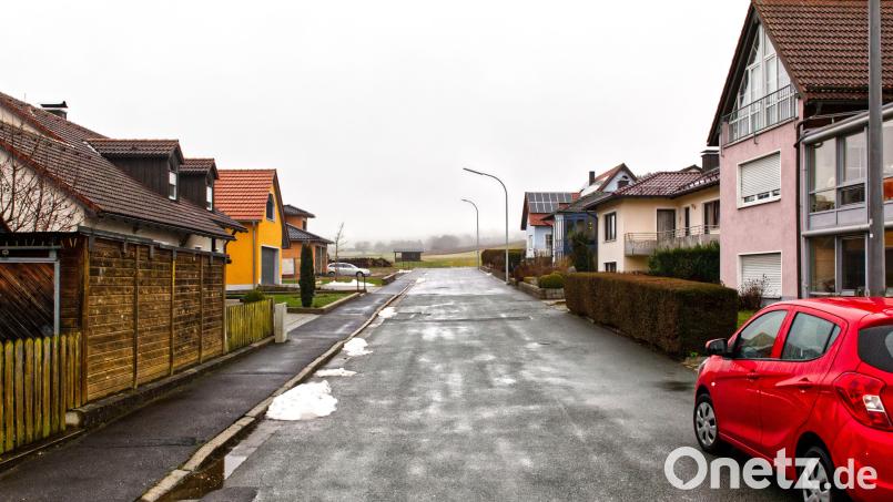 Der Rotangerweg mit Blick auf das zurückgenommene Baugebiet. Bild: njn