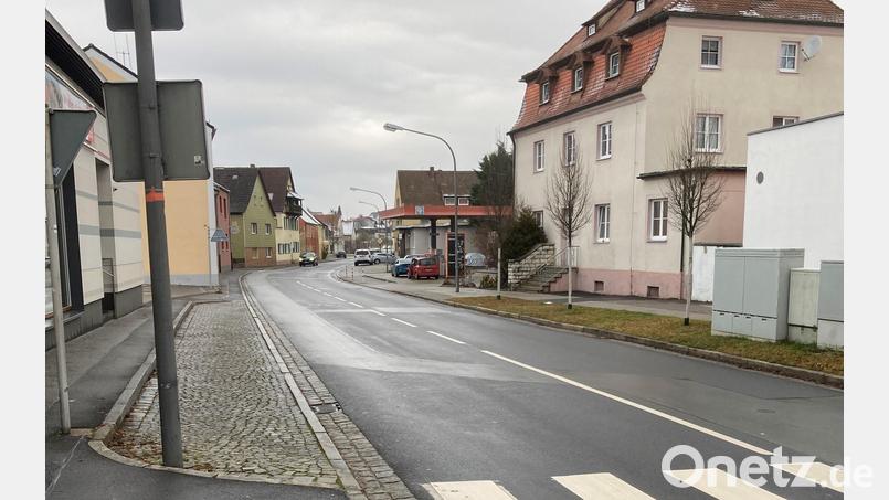 In der Vilsecker Bahnhofstraße soll ein separaten Regenwasserkanal verlegt werden, um ein Trennsystem aufzubauen. Aus dem bisherigen Mischwasserkanal wird dann ein Schutzwasserkanal. Bild: e