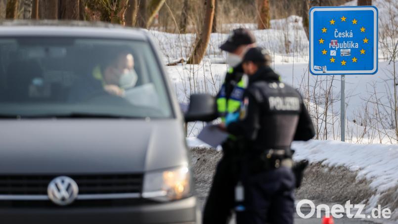 Scharfe Kontrollen an der Grenze zu Tschechien. Symbolbild: Jan Woitas