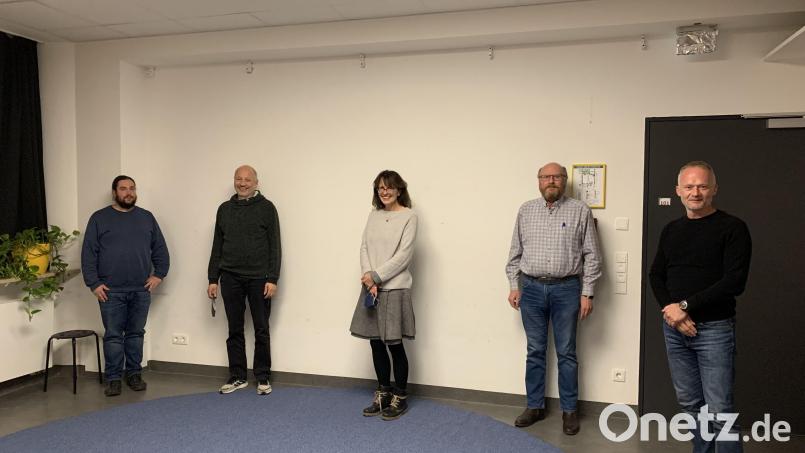 An der Spitze des Montessori-Fördervereins stehen künftig (von links) Norbert Sommer (Beirat), Hans Lauterbach (Beirat), Margareta Lankes (1. Vorsitzende), Klaus König (Kassenwart) und Markus Allstadt (2. Vorsitzender). Bild: Christine Wocheslander/exb