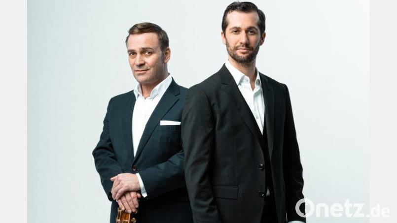Stefan Leonhardsberger (links) und Martin Schmid (rechts) kommen mit der fantastischen &quot;Leonhardsberger &amp; Schmid Show&quot; nach Sulzbach-Rosenberg. Bild: Luis-Zeno Kuhn Munich-Fotografie