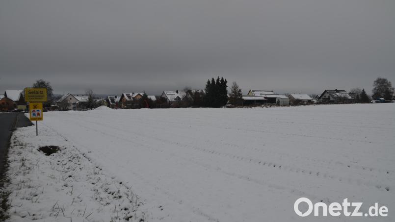 Am südlichen Ortsende von Selbitz weist die Gemeinde das Baugebiet Hochfeld aus. Es schließt sich unmittelbar an den miterworbenen Kinderspielplatz an. Bild: ak