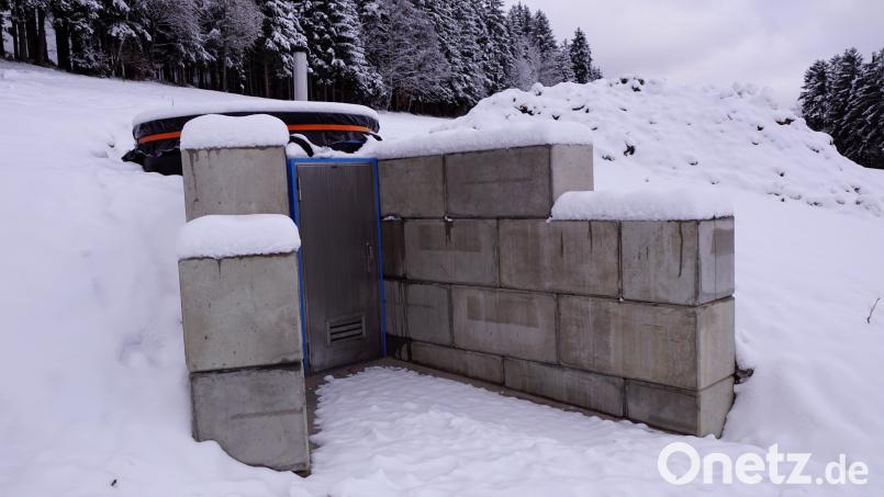 Im großen Sammelschacht im Quellgebiet Punreuth plätschert frisches, fast nitratfreies Quellwasser. Noch vor Weihnachten soll es ins Leitungsnetz eingespeist werden. Bild: bkr