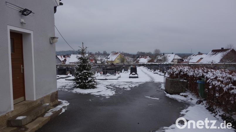 Für den Gemeindefriedhof beschäftigt die Kommune künftig nicht nur eine Betreuungsperson. Auch mit neuen Satzungen für die Gebühren und die Bestattungen geht es ins Jahr 2022. Bild: fjo