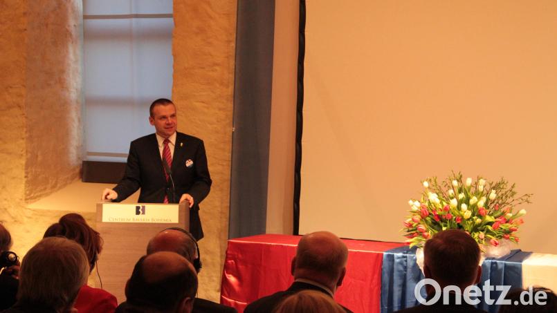 Oberbürgermeister Martin Baxa 2014 bei seiner Dankesrede im CeBB: Dem neuen Kulturminister wurde der Brückenbauer-Ehrenpreis verliehen. Bild: eib