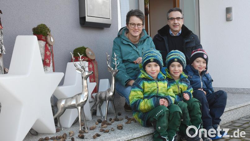 Familie Schwab aus Trebsau: die Zwillinge Jakob und Luis, der große Bruder Jonathan sowie Papa Werner und Mama Katja. Bild: Gabi Schönberger